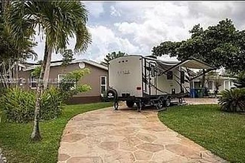 Villa ou maison à vendre à Oakland Park, Floride: 3 chambres, 119.1 m2 № 863513 - photo 21