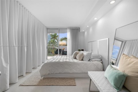 Condo in Miami Beach, Florida, 2 bedrooms  № 1421728 - photo 24