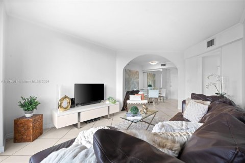 Condo in Miami Beach, Florida, 2 bedrooms  № 1421728 - photo 6