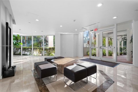 Condo in Miami Beach, Florida, 2 bedrooms  № 1421728 - photo 18