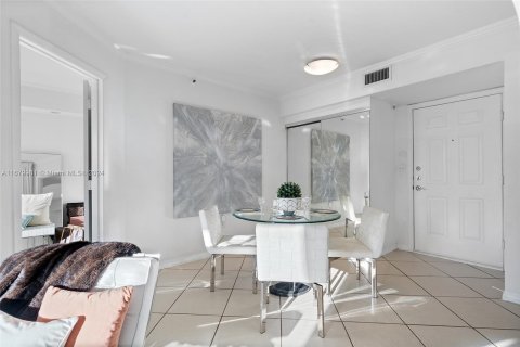 Condo in Miami Beach, Florida, 2 bedrooms  № 1421728 - photo 12