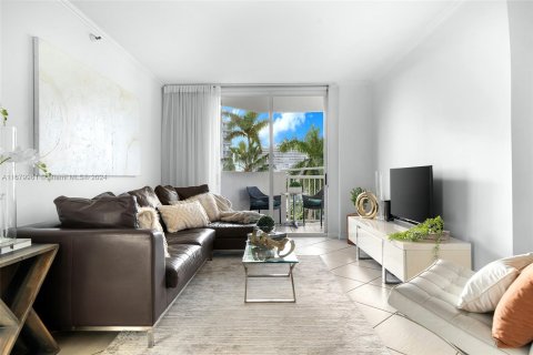 Condo in Miami Beach, Florida, 2 bedrooms  № 1421728 - photo 19