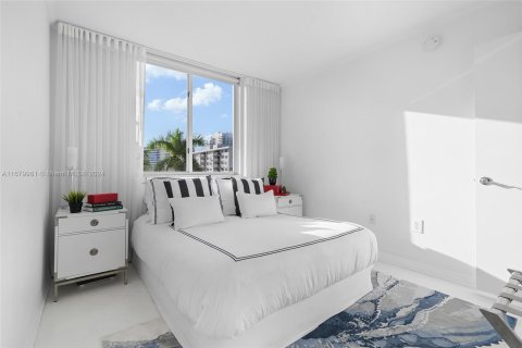 Condo in Miami Beach, Florida, 2 bedrooms  № 1421728 - photo 28