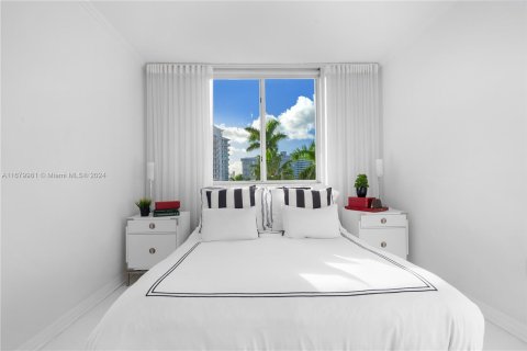 Condo in Miami Beach, Florida, 2 bedrooms  № 1421728 - photo 10