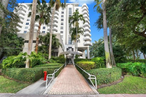 Condo in Miami Beach, Florida, 2 bedrooms  № 1421728 - photo 17