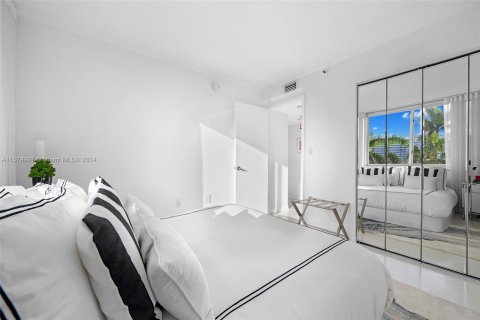 Condo in Miami Beach, Florida, 2 bedrooms  № 1421728 - photo 29