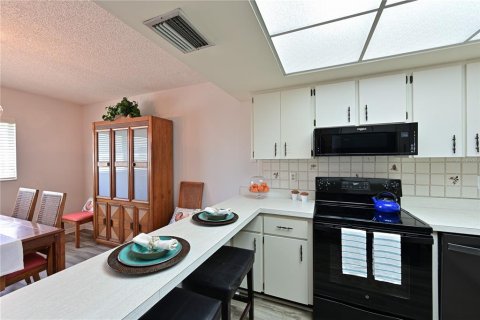 Condo in Bradenton, Florida, 2 bedrooms  № 1341628 - photo 22