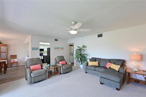 Condo in Bradenton, Florida, 2 bedrooms  № 1341628 - photo 13