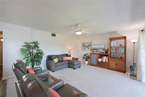 Condo in Bradenton, Florida, 2 bedrooms  № 1341628 - photo 11