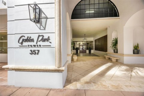 Condominio en venta en Coral Gables, Florida, 2 dormitorios, 97.83 m2 № 1415497 - foto 1