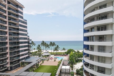 Condominio en venta en Miami Beach, Florida, 2 dormitorios, 126.35 m2 № 1345401 - foto 2