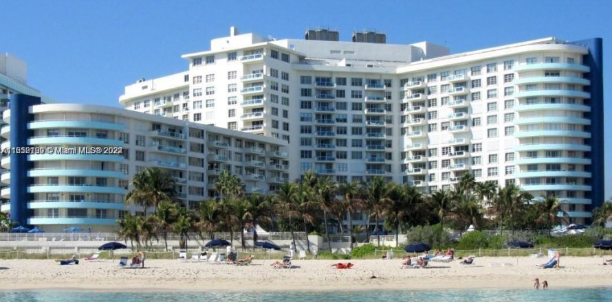 Condominio en Miami Beach, Florida, 2 dormitorios  № 1345401