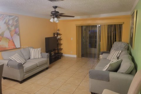 Condo in West Palm Beach, Florida, 1 bedroom  № 1345441 - photo 25