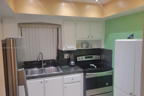 Condo in West Palm Beach, Florida, 1 bedroom  № 1345441 - photo 11