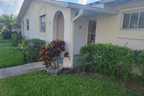 Condo in West Palm Beach, Florida, 1 bedroom  № 1345441 - photo 1