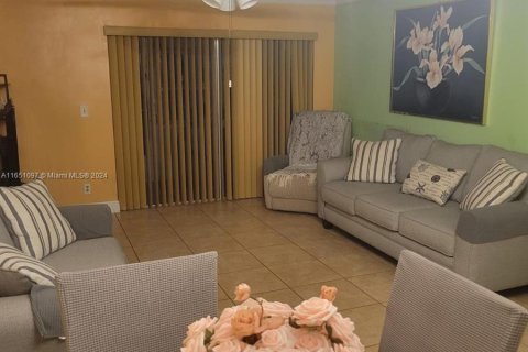 Condo in West Palm Beach, Florida, 1 bedroom  № 1345441 - photo 22