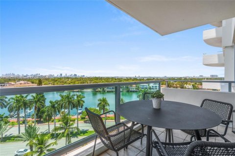 Condominio en venta en Miami Beach, Florida, 2 dormitorios, 95.69 m2 № 1345403 - foto 2