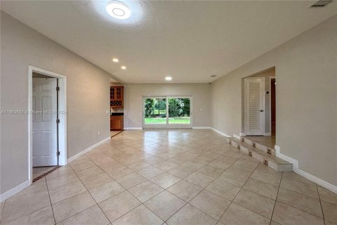 House in Miami, Florida 3 bedrooms, 158.86 sq.m. № 1374382 - photo 7