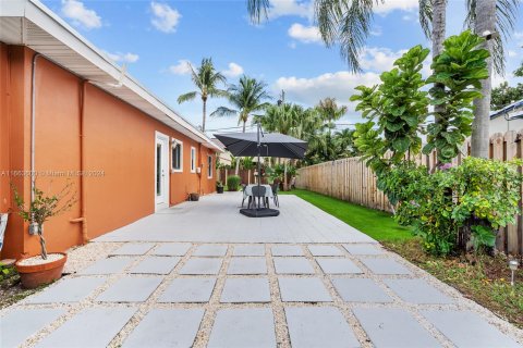 Villa ou maison à vendre à Pompano Beach, Floride: 2 chambres, 77.29 m2 № 1374341 - photo 28