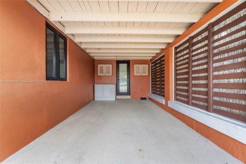 Villa ou maison à vendre à Pompano Beach, Floride: 2 chambres, 77.29 m2 № 1374341 - photo 4