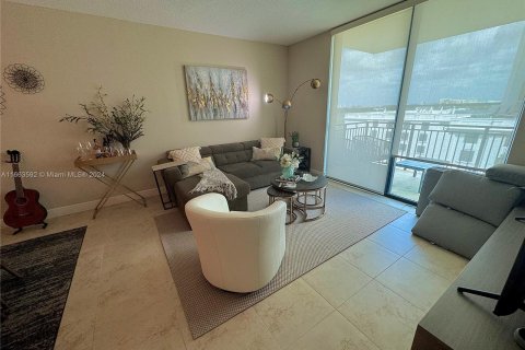 Condominio en venta en Coral Gables, Florida, 1 dormitorio, 72.46 m2 № 1374339 - foto 12