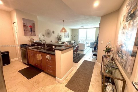 Condo in Coral Gables, Florida, 1 bedroom  № 1374339 - photo 3