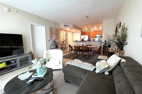 Condo in Coral Gables, Florida, 1 bedroom  № 1374339 - photo 8