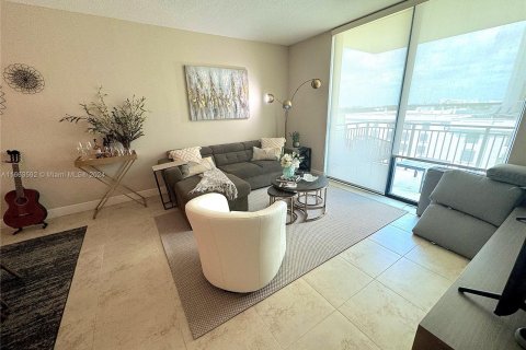 Condominio en venta en Coral Gables, Florida, 1 dormitorio, 72.46 m2 № 1374339 - foto 7