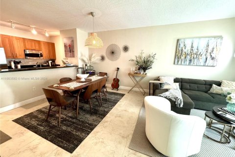 Condo in Coral Gables, Florida, 1 bedroom  № 1374339 - photo 5