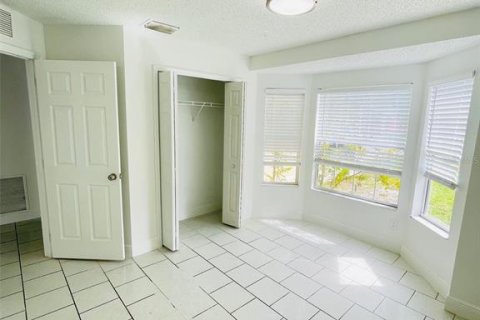 House in Orlando, Florida 4 bedrooms, 142.42 sq.m. № 1388887 - photo 20