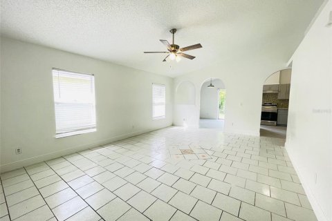 House in Orlando, Florida 4 bedrooms, 142.42 sq.m. № 1388887 - photo 6