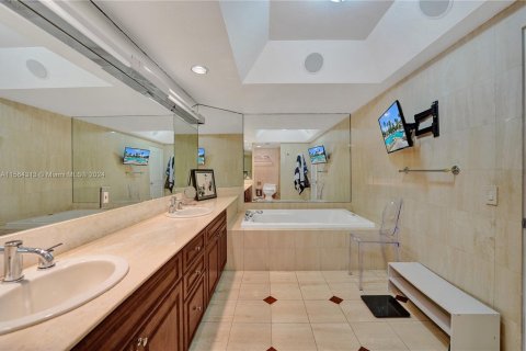 Condo in Aventura, Florida, 2 bedrooms  № 1140806 - photo 27