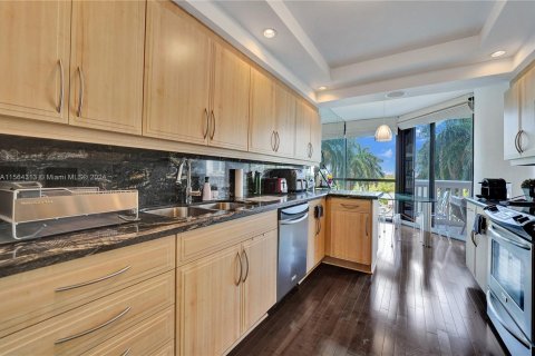 Condo in Aventura, Florida, 2 bedrooms  № 1140806 - photo 16