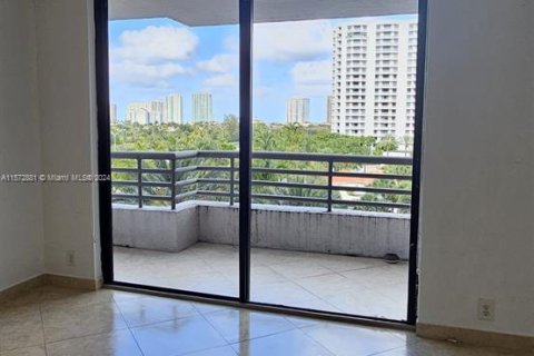 Condo in Aventura, Florida, 1 bedroom  № 1135181 - photo 1