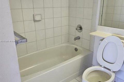 Condo in Aventura, Florida, 1 bedroom  № 1135181 - photo 19