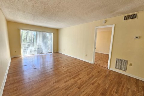 Condo in Lauderhill, Florida, 1 bedroom  № 816064 - photo 20