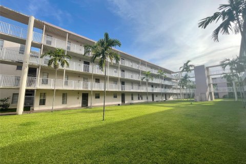 Condominio en venta en Lauderhill, Florida, 1 dormitorio, 68.28 m2 № 816064 - foto 5