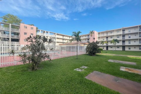 Condominio en venta en Lauderhill, Florida, 1 dormitorio, 68.28 m2 № 816064 - foto 4