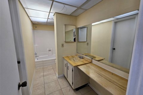 Condo in Lauderhill, Florida, 1 bedroom  № 816064 - photo 11