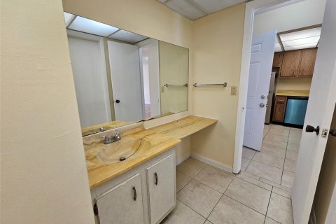 Condo in Lauderhill, Florida, 1 bedroom  № 816064 - photo 10