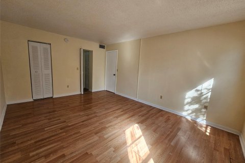 Condo in Lauderhill, Florida, 1 bedroom  № 816064 - photo 12