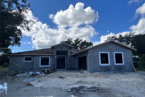 Villa ou maison à vendre à Cutler Bay, Floride: 4 chambres № 732291 - photo 2
