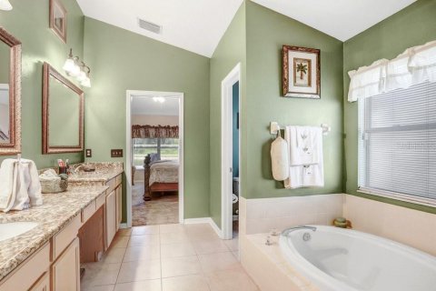 House in Land O' Lakes, Florida 4 bedrooms, 243.4 sq.m. № 1263985 - photo 22