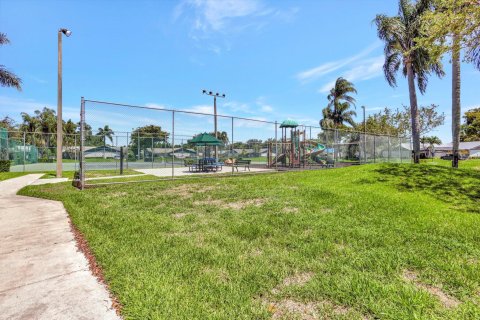 Adosado en venta en West Palm Beach, Florida, 2 dormitorios, 123.75 m2 № 1186225 - foto 12