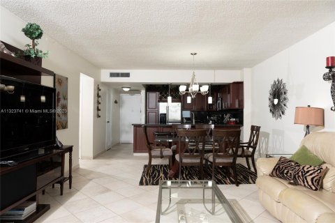 Condominio en venta en Hollywood, Florida, 2 dormitorios, 115.94 m2 № 211647 - foto 11