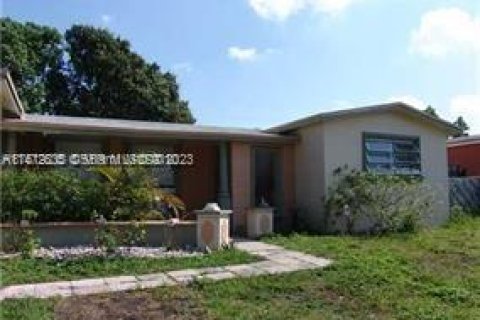 House in Miramar, Florida 4 bedrooms, 164.34 sq.m. № 782620 - photo 1