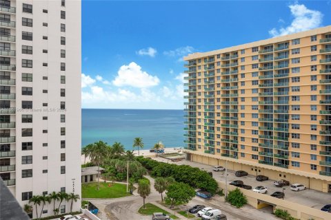 Condominio en venta en Hollywood, Florida, 2 dormitorios, 115.2 m2 № 1372510 - foto 3