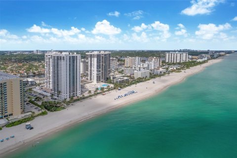 Condominio en venta en Hollywood, Florida, 2 dormitorios, 115.2 m2 № 1372510 - foto 1