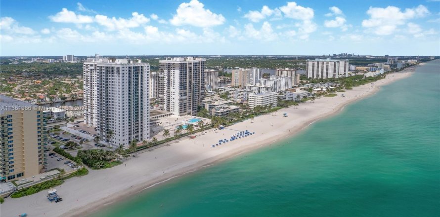 Condominio en Hollywood, Florida, 2 dormitorios  № 1372510