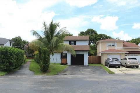 Villa ou maison à vendre à Miami, Floride: 3 chambres, 144 m2 № 1348790 - photo 2